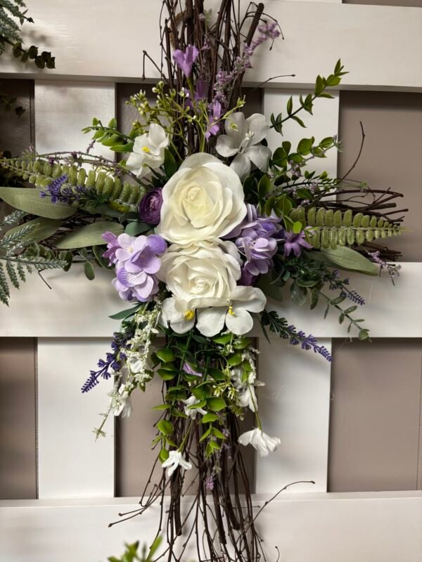 arrangement on cross